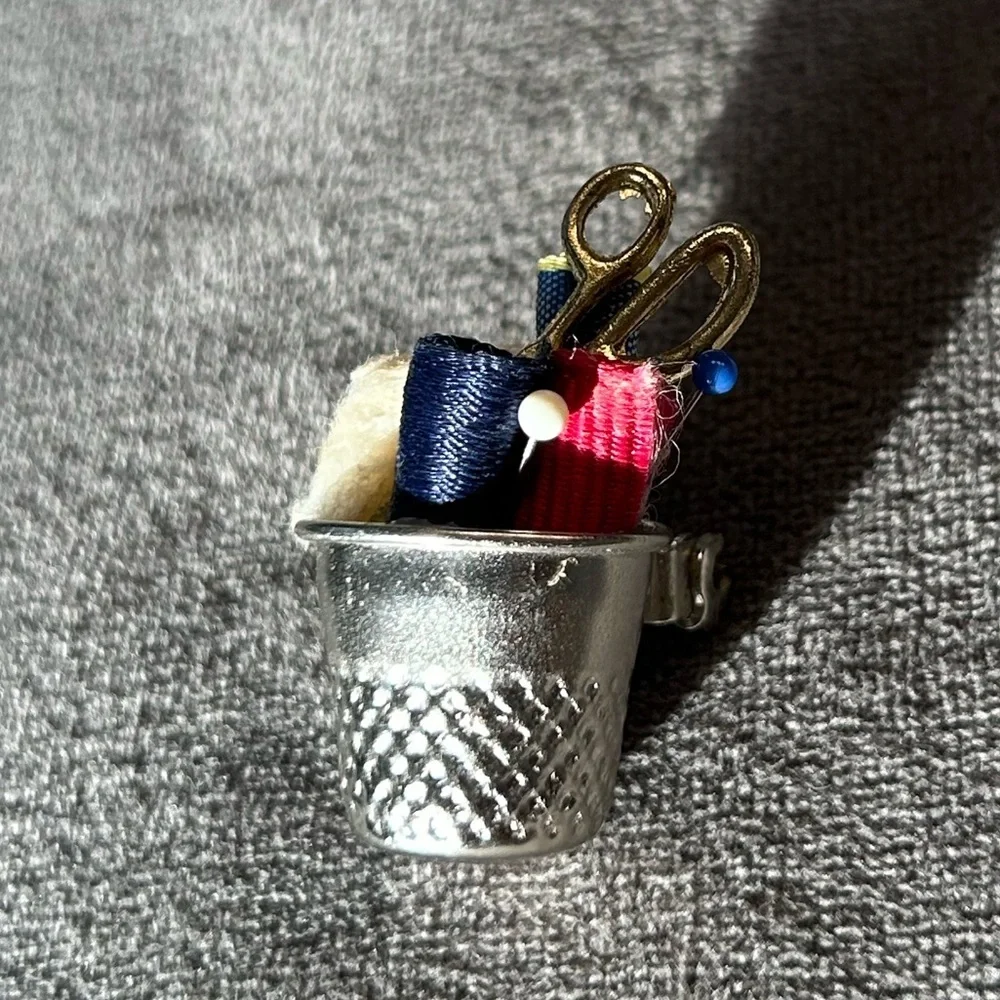 Vintage Sowing Basket Brooch - Picture 2 of 5